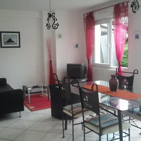 Maison De - Baie Du Mont Michel Holiday home Saint-Jean-le-Thomas